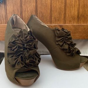 Ruffle front olive heels